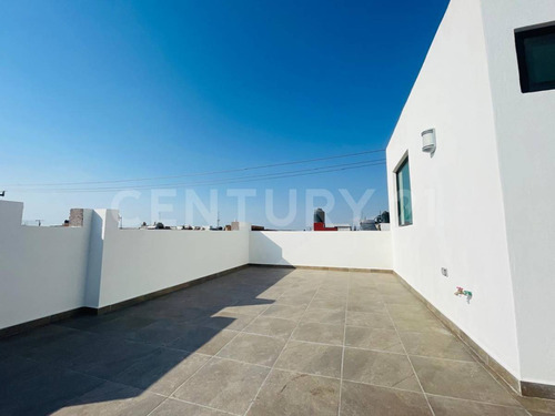 Venta Casa En Frac Sendero Del Fresno 3 Recamaras, 4 Baños, Con Jardín, Puebla