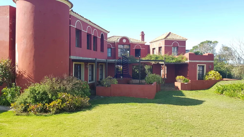 Casa En Montoya, Punta Del Este En Venta- 