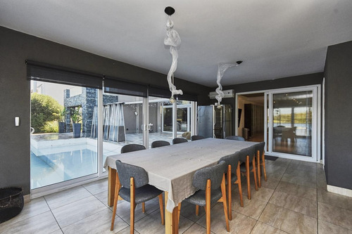Imagen 23 de 30 de Venta | Casa Con 4 Dormitorios Más Dependencia | Lote Al Agua | El Golf