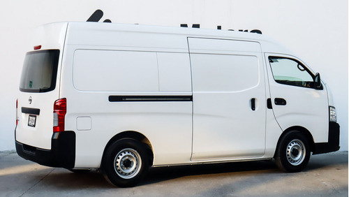 Nissan Urvan 2.5 Panel Amplia Aa Mt