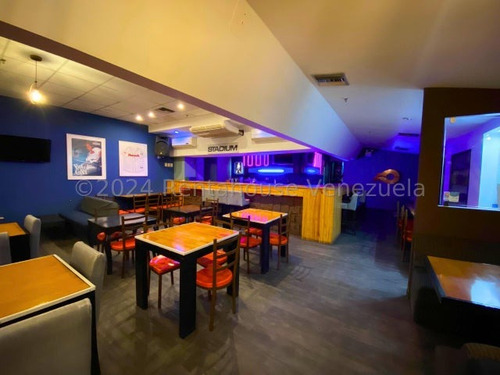 María Valera Te Ofrece A Ti, Inversionista, Gran Oportunidad Venta De Negocio En El Este De Barquisimeto. Alto Tráfico Vehicular Y Peatonal, Amplio Salón Comedor, Estilo Moderno, Ideal Para Disfrutar.