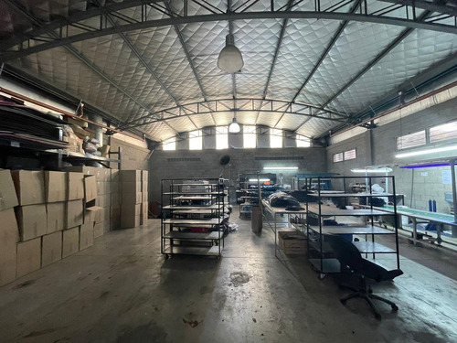 Galpón Industrial 2 Plantas 1.100 M² C/ Oficinas Y Vestuarios - San Justo