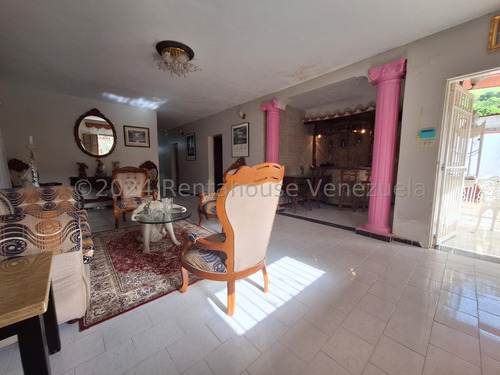 Venta De Casa En La Candelaria Maracay Aragua 25-201 Irr
