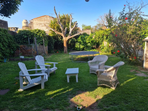 Imagen 3 de 20 de Casa En Venta Amplia Con 4 Dorm, Con Jardín Y Garaje Techado
