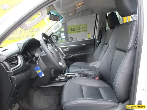Toyota Fortuner Black Edition 4x2 2.4cc At Aa