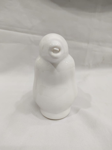 Imagen 3 de 4 de Jarra Vino De Cerámica: Forma De Pinguino 1/4 Litro Blanco