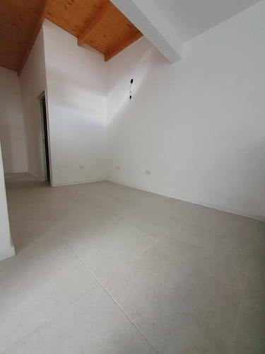 Ph De 3 Ambientes A Estrenar Con Jardin Y Terraza En Venta. Florida Oeste