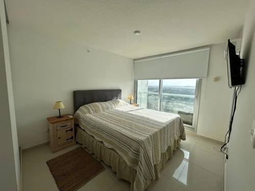 Disponible En Alquiler, Piso Alto, Linda Vista A La Playa Mansa