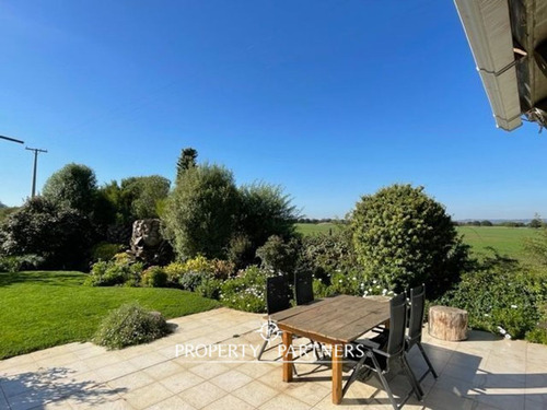 Casa Con Vista A Áreas Verdes