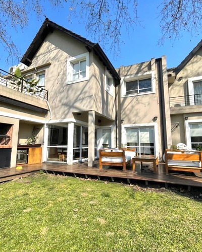 Venta Hermosa Casa Barrio Cerrado Pato Verde.