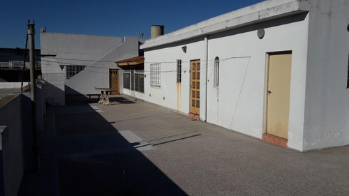 Imagen 4 de 14 de Barbaro Vende Galpón Con Vivienda En Billinghurst A Metros D