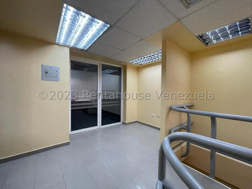 Rahdeleste Local Comercial En Venta Centro De Barquisimeto, Posee Amplios Y Modernos Espacios, Boraure, Rodeado De Puertas De Vidrio, -25-8812- Y Santamarias Para Mayor Seguridad, A/a Integral.