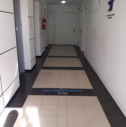 Venta Oficina De Categoría En Ciudad Vieja, Nápole