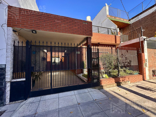 Espectacular Casa 4 Ambientes En Venta Con Quincho, Lomas Del Mirador