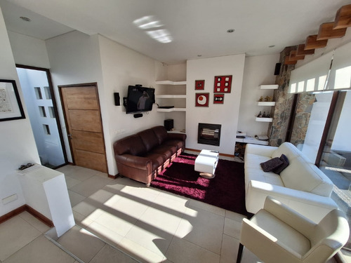 Moderna Casa En Lomas De Montemar, Concón