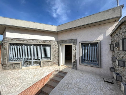 Imagen 16 de 17 de Belkliag Vende Amplia Casa De Lujo, Calle Cerrada En Trigal Valencia