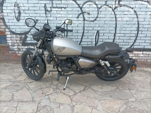 Imagen 2 de 15 de Keeway K-light 202 Modelo 2021