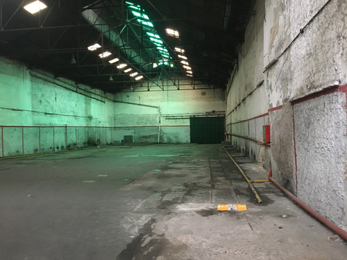 Galpon Con Salida 2 Calles De 1600 M2 , Altura 8 Metros Y 600 M2 De Oficinas En 3 Plantas