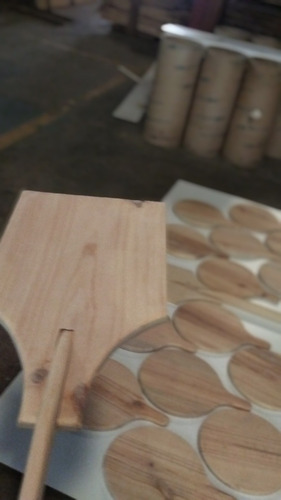Imagen 6 de 8 de Platos De Madera Con Mango Para Pizzas