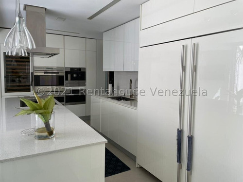 Espectacular Y Lujoso Apartamento Amoblado En Las Mercedes. #25-4805