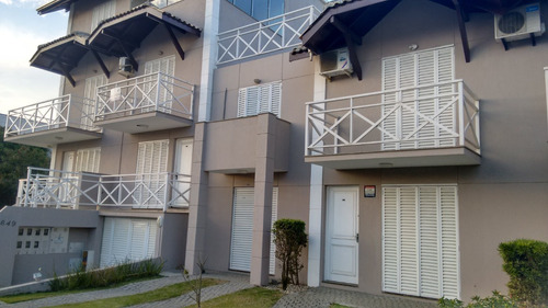 Imagen 2 de 19 de Duplex En Praia Mariscal, Bombinhas, Brasil Para 6 Personas. 180 M De La Playa. Disponible A Partir Del 5 De Marzo 2023.