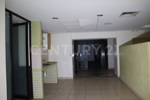 Local Comercial Con Oficinas En Jardines De La Corregidora, Colima