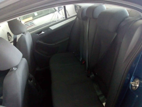 Imagen 11 de 12 de Volkswagen Jetta 2017 4p Comfortline L5/2.5 Man