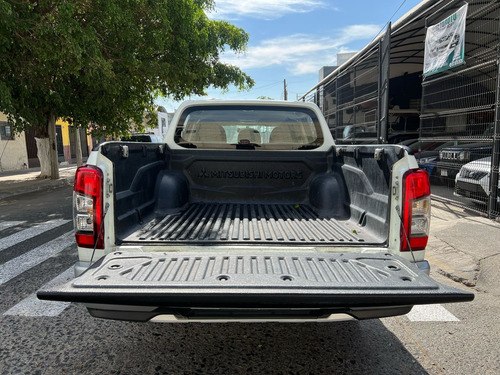 Mitsubishi L200 2.4 Cabina Doble 4x2 Mt
