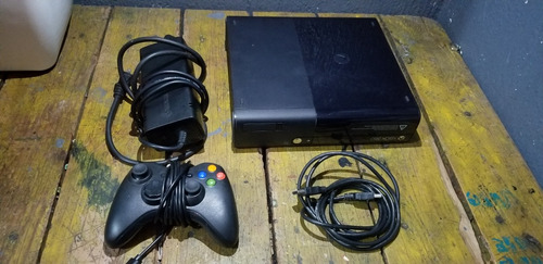 Xbox 360 Slim E Con Un Control Y Cables Sin Memoria Interna