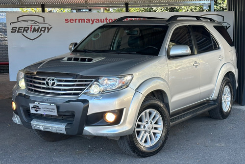 Toyota Hilux SW4 3.0 Srv Cuero 171cv 4x4 5at