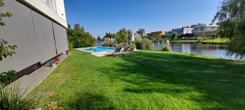 Dueño Directo. Vendo Casa Dueño Directo, Vende En El Canton , Casa Moderna De Diseño Minimalista A La Laguna Con 40m De Costa Propios, Parque Y Piscina Con Solarium