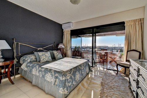 Amplio Apartamento Frente Al Puerto De Punta Del Este!!-ref:561