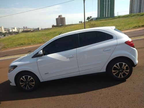 Imagem 4 de 9 de Chevrolet Onix 1.4 Ltz Manual