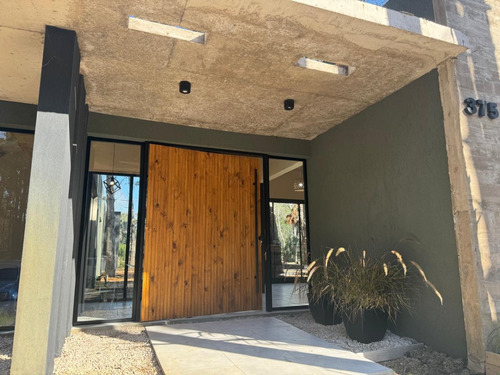 Casa En Venta 4 Ambientes, A Estrenar - Villa Robles - Pinamar