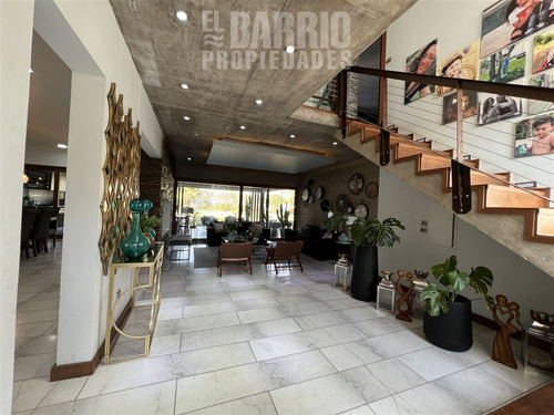 Casa En Venta De 4 Dorm. En Colina