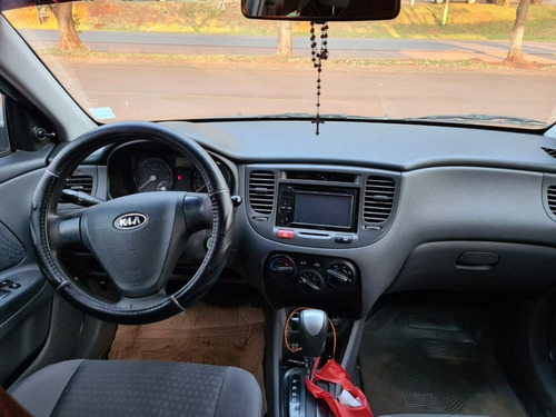 Imagen 7 de 9 de Kia Rio Aut