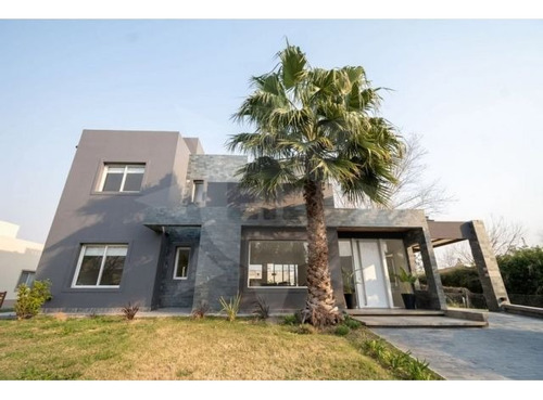 Casa En Venta, 4 Dormitorios, Aires Del Llano