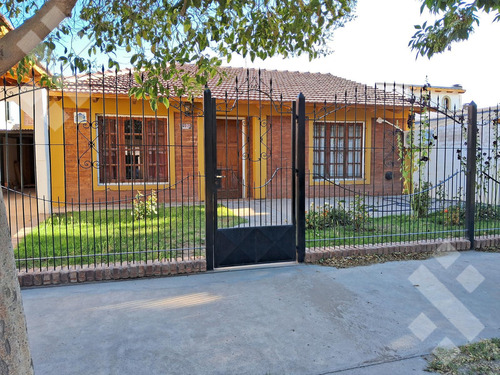 Casa En Calle Simoni 1160 Plottier