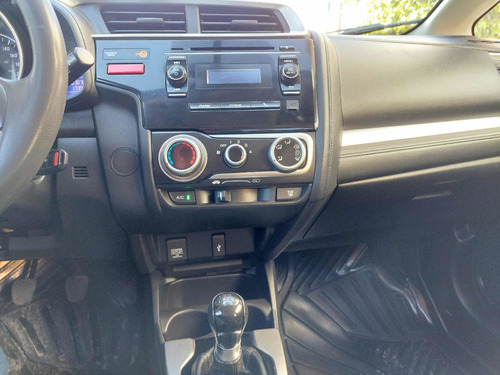 Imagen 10 de 14 de Honda Fit 2017 1.5 Cool Mt 5 Marchas