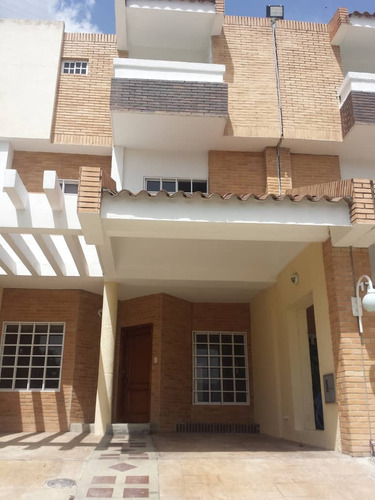 Nestor Y Vanessa Venden Townhouse En Trigal Norte Monte Plata Foth-154