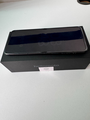Motorola Razr 50 Gris Dual Sim 12gb + 512gb (Usado)
