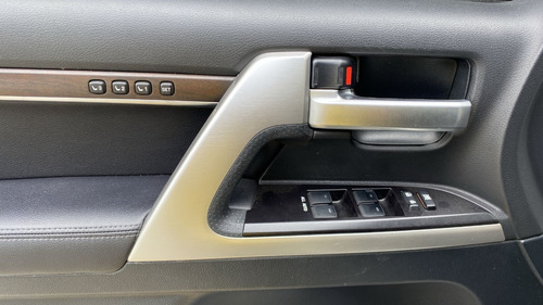 Imagen 12 de 21 de Toyota Land Cruiser 200
