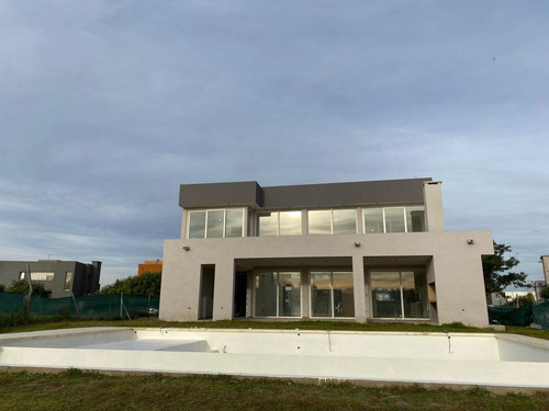 Imagen 2 de 15 de Casa En Venta Canton Norte A La Laguna Excelente Orientación Y Vista