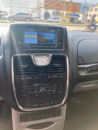 Imagen 14 de 15 de Chrysler Town & Country 2011 3.6 Touring Mt