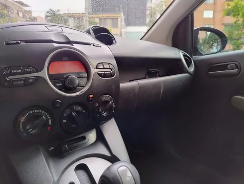 Mazda 2 1.5 Automático 2010