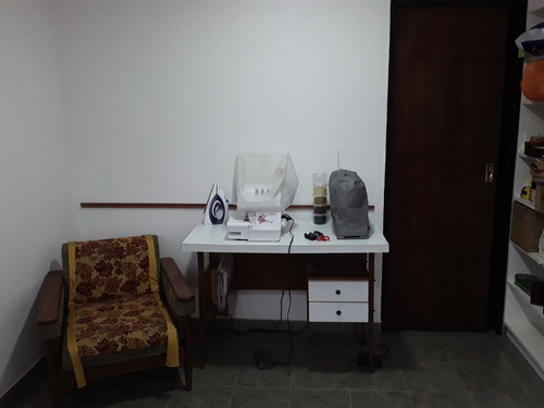 Imagen 2 de 15 de Oficina En Calle Caseros . Departamento De 1 Dormitorio
