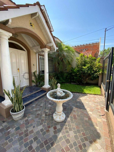 Venta De Casa Con Pileta 7 Ambientes En Villa Adelina, San Isidro Destacado Chalet En Pleno Centro D