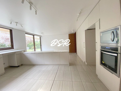 Excelente Depto De 3 D Mas Servicio Con Jardín Privado.
