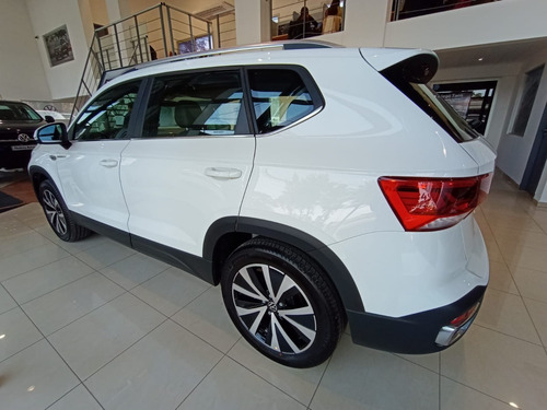 Imagen 3 de 21 de Volkswagen Taos Highline 250 Tsi At 2022 0 Km En Stock Kb