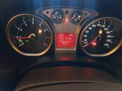 Imagem 8 de 15 de Ford Focus 1.6 8v Gasolina 4p Manual